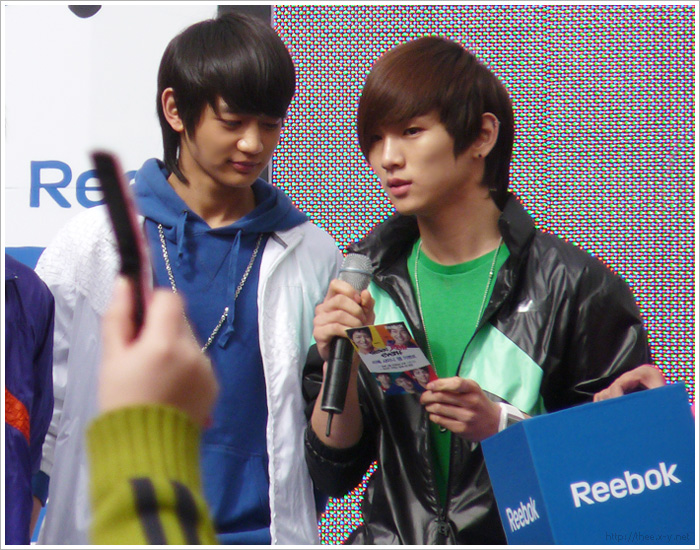 090220_reebok_32.jpg 090220_reebok_32.jpg